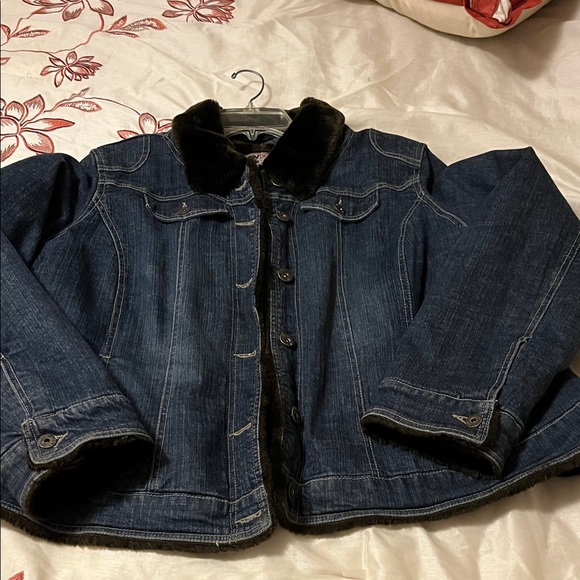 Women's Denim Jacket with Faux Fur Collar and Warm Lining -Size 26/28 - Picture 5 of 9